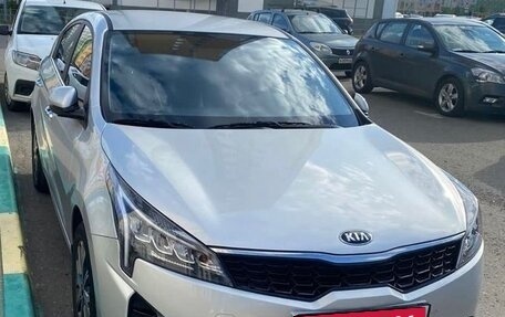 KIA Rio IV, 2021 год, 1 820 000 рублей, 1 фотография