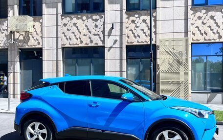 Toyota C-HR I рестайлинг, 2019 год, 2 650 000 рублей, 2 фотография