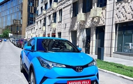 Toyota C-HR I рестайлинг, 2019 год, 2 650 000 рублей, 10 фотография