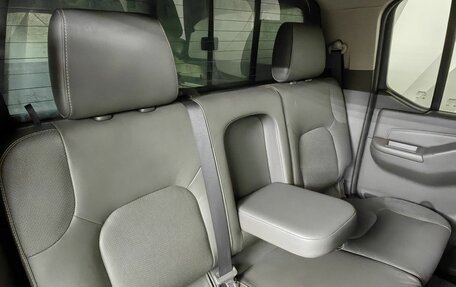 Nissan Navara (Frontier), 2013 год, 1 347 000 рублей, 15 фотография
