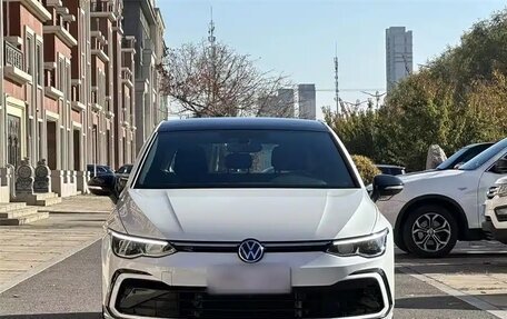 Volkswagen Golf VIII, 2022 год, 2 100 000 рублей, 2 фотография