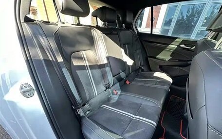 Volkswagen Golf VIII, 2022 год, 2 100 000 рублей, 13 фотография