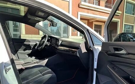 Volkswagen Golf VIII, 2022 год, 2 100 000 рублей, 11 фотография