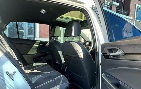 Volkswagen Golf VIII, 2022 год, 2 100 000 рублей, 14 фотография