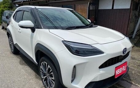 Toyota Yaris Cross, 2022 год, 1 650 000 рублей, 1 фотография