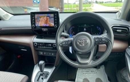 Toyota Yaris Cross, 2022 год, 1 650 000 рублей, 6 фотография