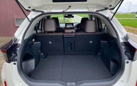 Toyota Yaris Cross, 2022 год, 1 650 000 рублей, 11 фотография