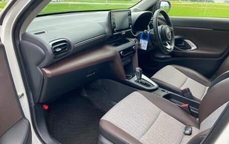 Toyota Yaris Cross, 2022 год, 1 650 000 рублей, 9 фотография