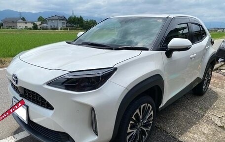 Toyota Yaris Cross, 2022 год, 1 650 000 рублей, 2 фотография