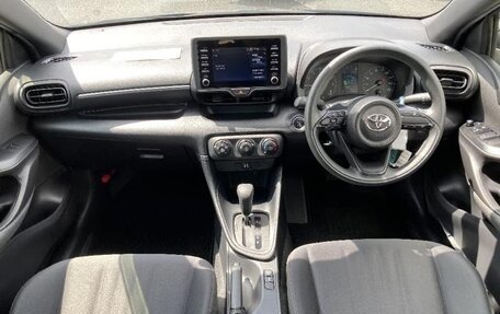 Toyota Yaris, 2022 год, 850 000 рублей, 9 фотография