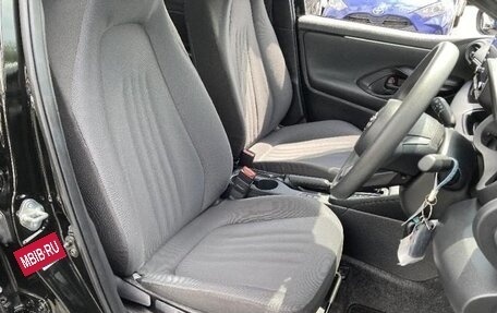 Toyota Yaris, 2022 год, 850 000 рублей, 12 фотография