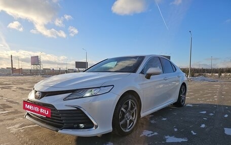 Toyota Camry, 2021 год, 3 199 000 рублей, 2 фотография