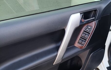 Toyota Land Cruiser Prado 150 рестайлинг 2, 2016 год, 4 100 000 рублей, 17 фотография