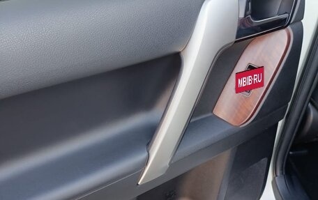 Toyota Land Cruiser Prado 150 рестайлинг 2, 2016 год, 4 100 000 рублей, 14 фотография