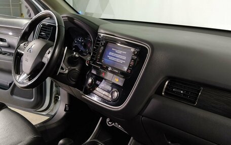 Mitsubishi Outlander III рестайлинг 3, 2016 год, 1 558 000 рублей, 9 фотография