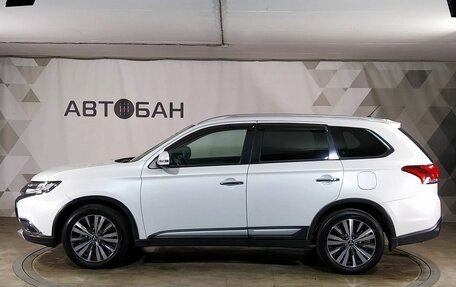 Mitsubishi Outlander III рестайлинг 3, 2016 год, 1 558 000 рублей, 4 фотография