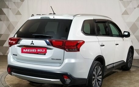 Mitsubishi Outlander III рестайлинг 3, 2016 год, 1 558 000 рублей, 3 фотография