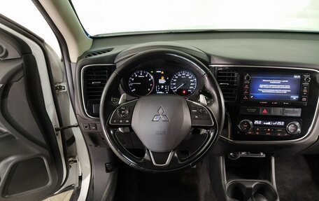 Mitsubishi Outlander III рестайлинг 3, 2016 год, 1 558 000 рублей, 14 фотография