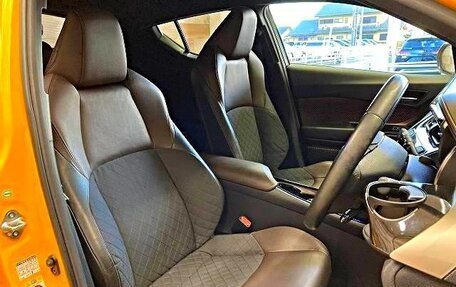 Toyota C-HR I рестайлинг, 2017 год, 1 839 000 рублей, 12 фотография