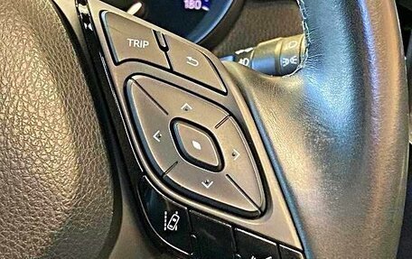 Toyota C-HR I рестайлинг, 2017 год, 1 839 000 рублей, 21 фотография