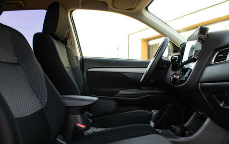 Mitsubishi Outlander III рестайлинг 3, 2014 год, 1 569 000 рублей, 12 фотография