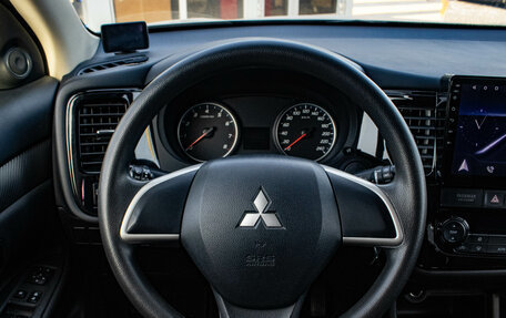Mitsubishi Outlander III рестайлинг 3, 2014 год, 1 569 000 рублей, 6 фотография