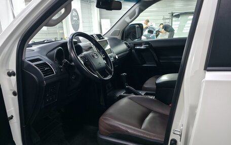 Toyota Land Cruiser Prado 150 рестайлинг 2, 2017 год, 4 400 000 рублей, 6 фотография