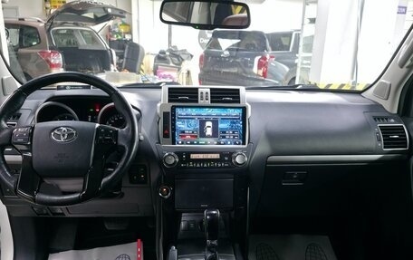 Toyota Land Cruiser Prado 150 рестайлинг 2, 2017 год, 4 400 000 рублей, 8 фотография