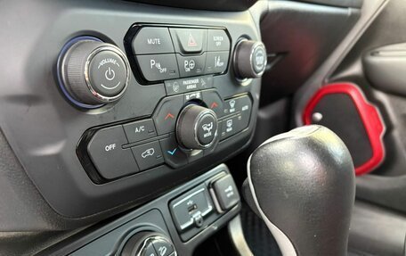 Jeep Renegade I рестайлинг, 2019 год, 2 350 000 рублей, 12 фотография