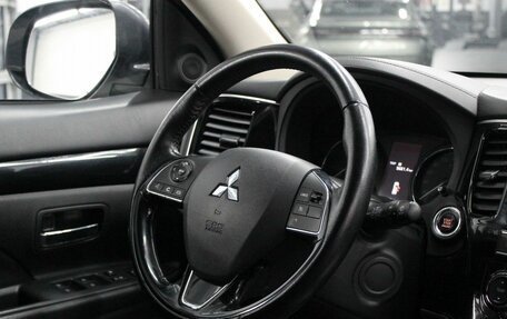 Mitsubishi Outlander III рестайлинг 3, 2019 год, 1 550 000 рублей, 12 фотография