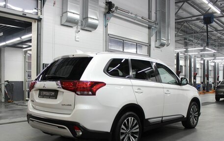 Mitsubishi Outlander III рестайлинг 3, 2019 год, 1 550 000 рублей, 5 фотография