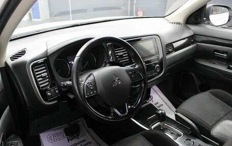 Mitsubishi Outlander III рестайлинг 3, 2019 год, 1 550 000 рублей, 10 фотография