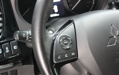 Mitsubishi Outlander III рестайлинг 3, 2019 год, 1 550 000 рублей, 15 фотография