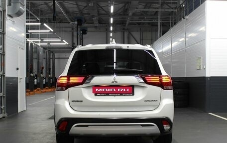 Mitsubishi Outlander III рестайлинг 3, 2019 год, 1 550 000 рублей, 6 фотография