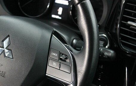 Mitsubishi Outlander III рестайлинг 3, 2019 год, 1 550 000 рублей, 17 фотография