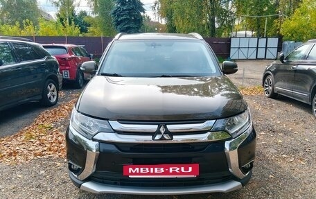 Mitsubishi Outlander III рестайлинг 3, 2018 год, 1 870 000 рублей, 2 фотография