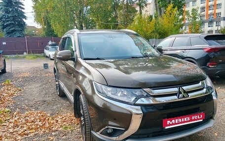 Mitsubishi Outlander III рестайлинг 3, 2018 год, 1 870 000 рублей, 3 фотография