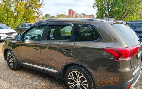 Mitsubishi Outlander III рестайлинг 3, 2018 год, 1 870 000 рублей, 8 фотография