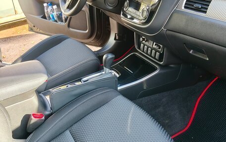 Mitsubishi Outlander III рестайлинг 3, 2018 год, 1 870 000 рублей, 16 фотография