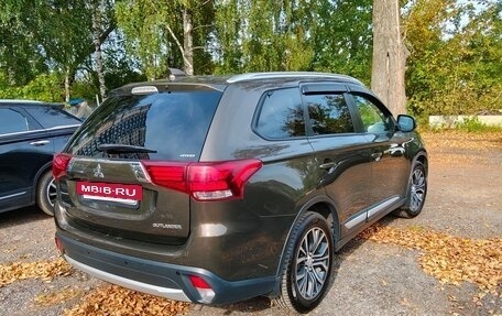 Mitsubishi Outlander III рестайлинг 3, 2018 год, 1 870 000 рублей, 5 фотография