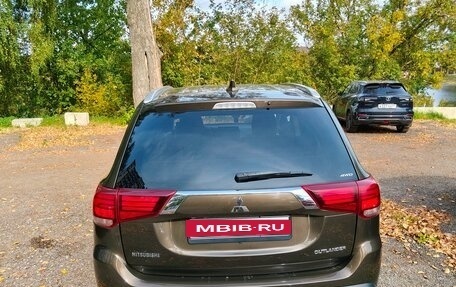 Mitsubishi Outlander III рестайлинг 3, 2018 год, 1 870 000 рублей, 6 фотография