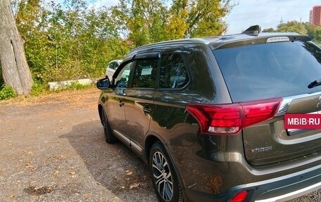 Mitsubishi Outlander III рестайлинг 3, 2018 год, 1 870 000 рублей, 7 фотография