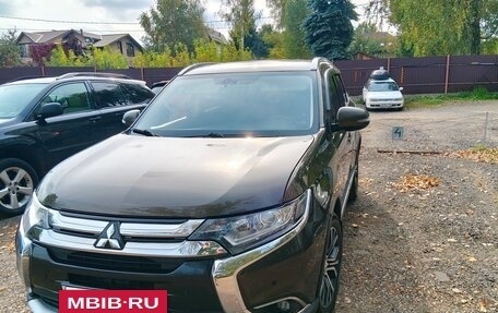 Mitsubishi Outlander III рестайлинг 3, 2018 год, 1 870 000 рублей, 10 фотография