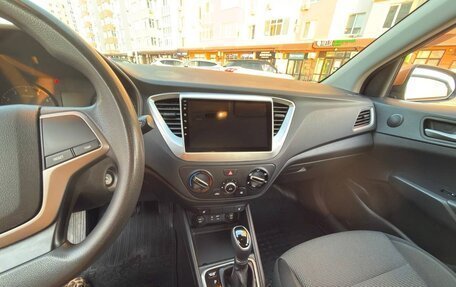 Hyundai Solaris II рестайлинг, 2017 год, 1 300 000 рублей, 20 фотография