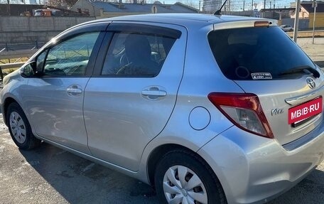 Toyota Vitz, 2012 год, 700 000 рублей, 3 фотография