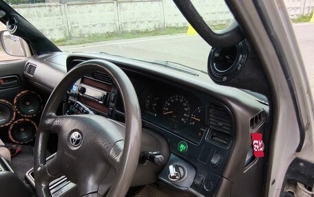 Toyota HiAce H100, 2001 год, 850 000 рублей, 4 фотография