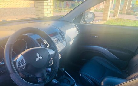 Mitsubishi Outlander III рестайлинг 3, 2011 год, 1 000 000 рублей, 9 фотография