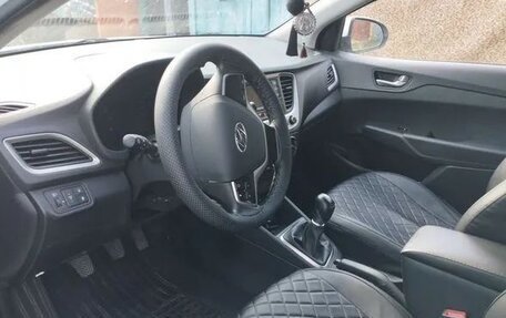 Hyundai Solaris II рестайлинг, 2017 год, 1 060 000 рублей, 13 фотография