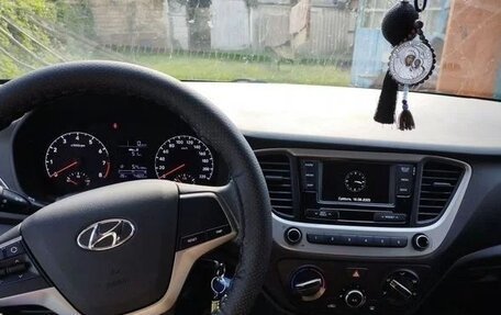 Hyundai Solaris II рестайлинг, 2017 год, 1 060 000 рублей, 14 фотография