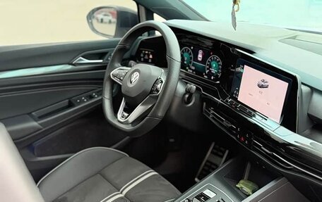 Volkswagen Golf VIII, 2024 год, 2 118 932 рублей, 8 фотография